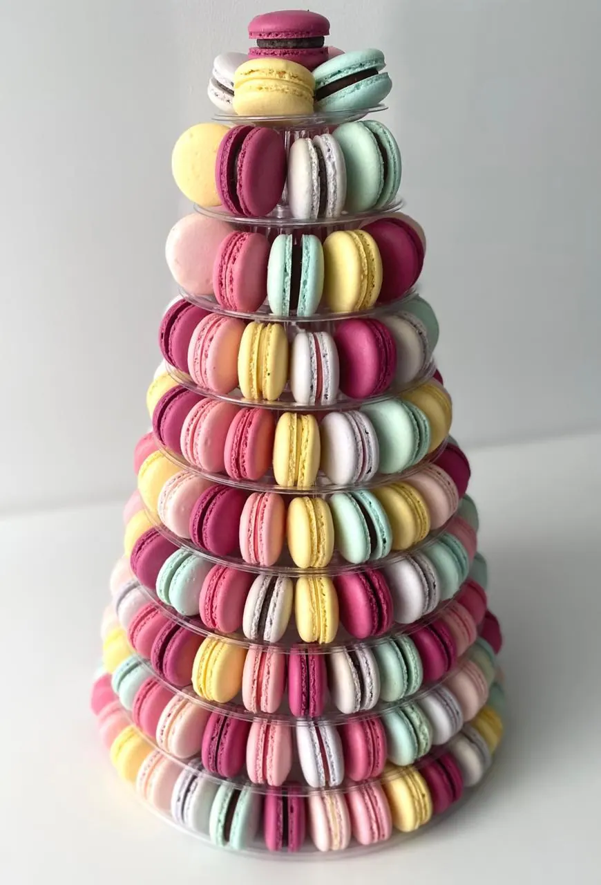 Torre de macarons multicolor